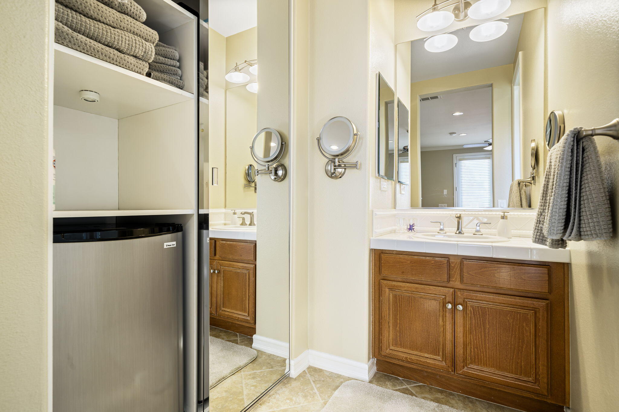 309 Loch Lomond Road Rancho Mirage, CA 92270 - Photo 23 of 27 a bathroom with a double vanity sink and mirror