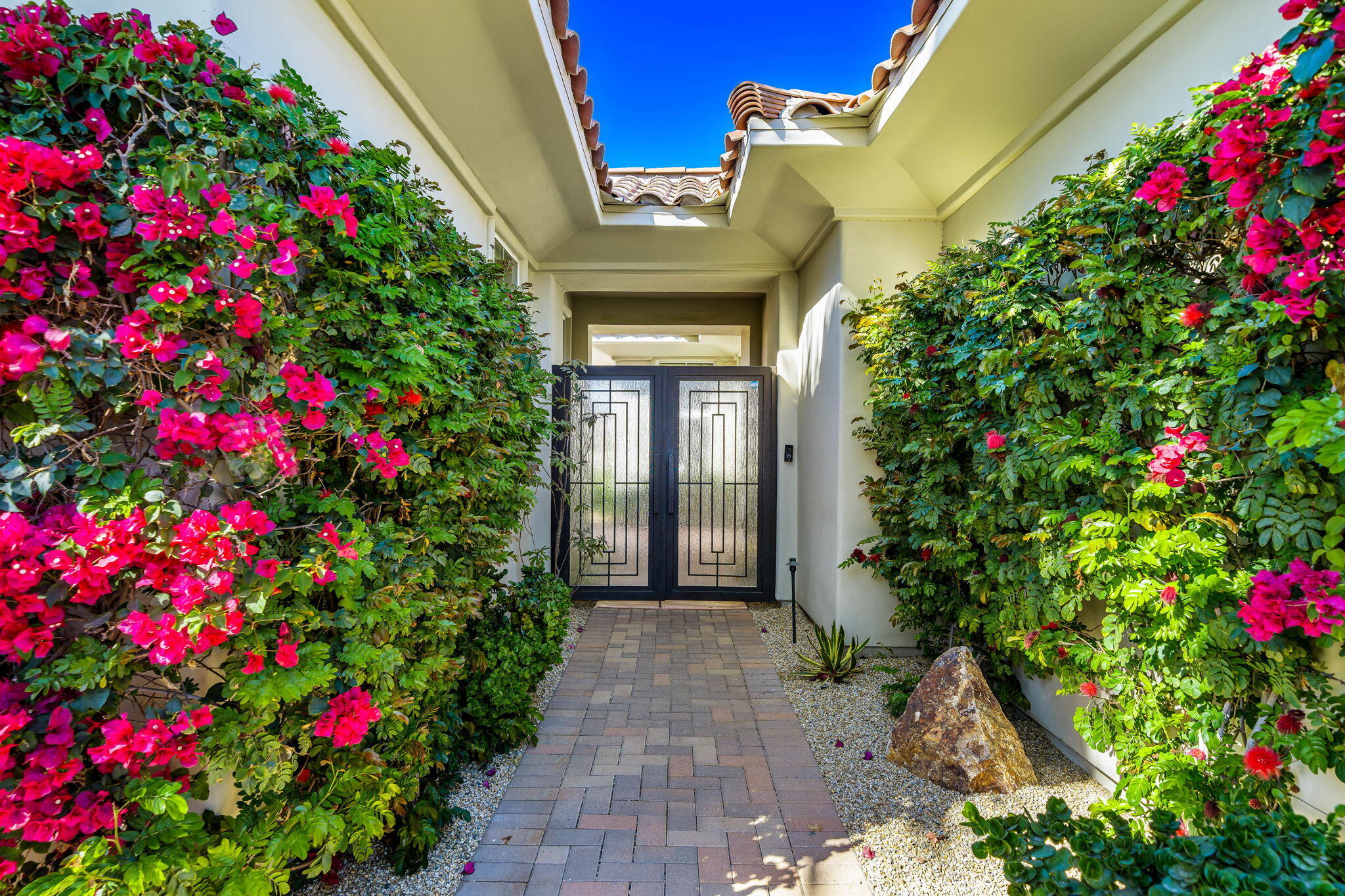 309 Loch Lomond Road Rancho Mirage, CA 92270 - Photo 3 of 27 a view of a house with flowers