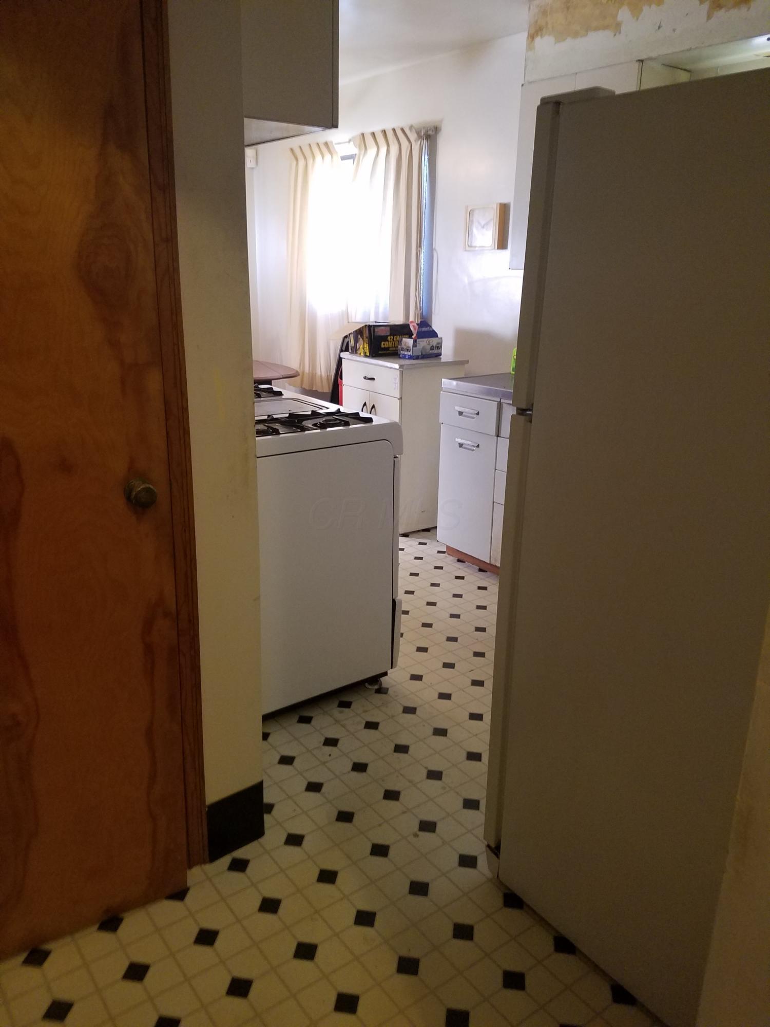 575 South James Road Columbus, OH 43213 - Photo 3 of 15