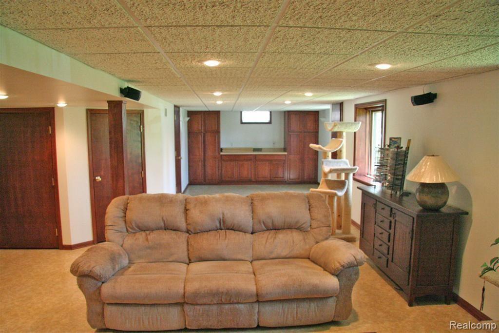 4126 Nearbrook Road Bloomfield Hills, MI 48302 - Photo 11 of 18 11 Walkout Great Room