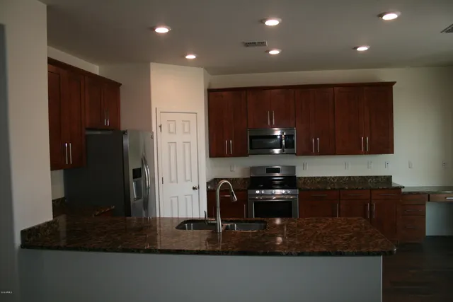 $2,550 | 10765 West Bronco Trail, Peoria, AZ 85383