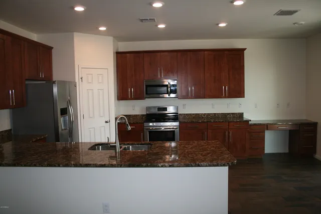 $2,550 | 10765 West Bronco Trail, Peoria, AZ 85383