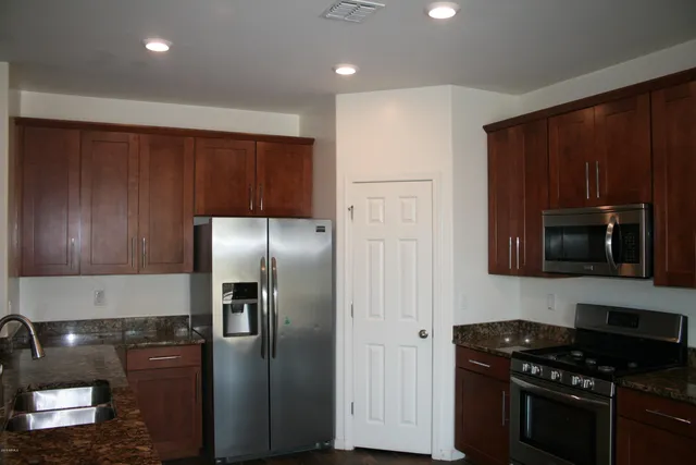 $2,550 | 10765 West Bronco Trail, Peoria, AZ 85383