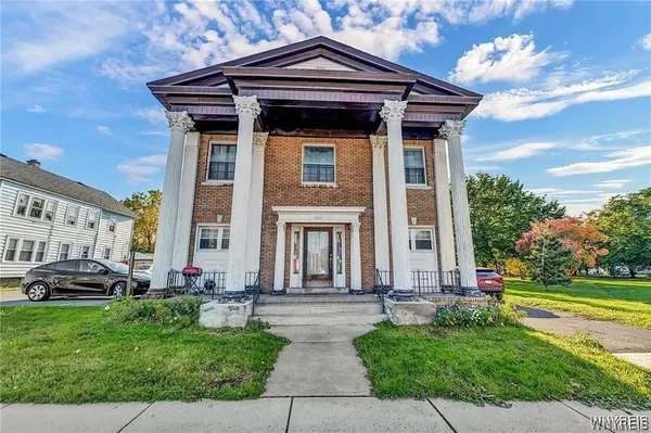 $965 | 227 Abbott Road, Unit 4, Buffalo, NY 14220