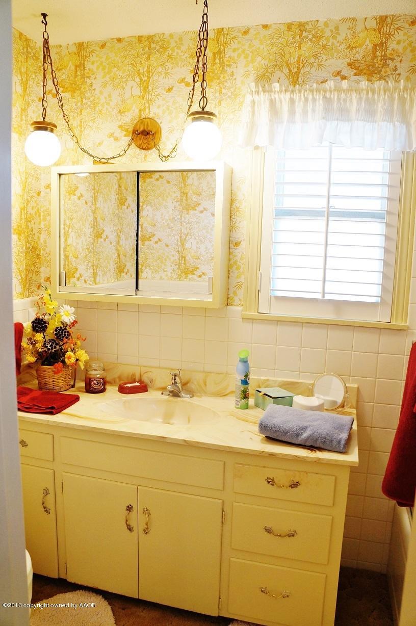 301 Caddo Road Amarillo, TX 79108 - Photo 11 of 22 Master Bathroom