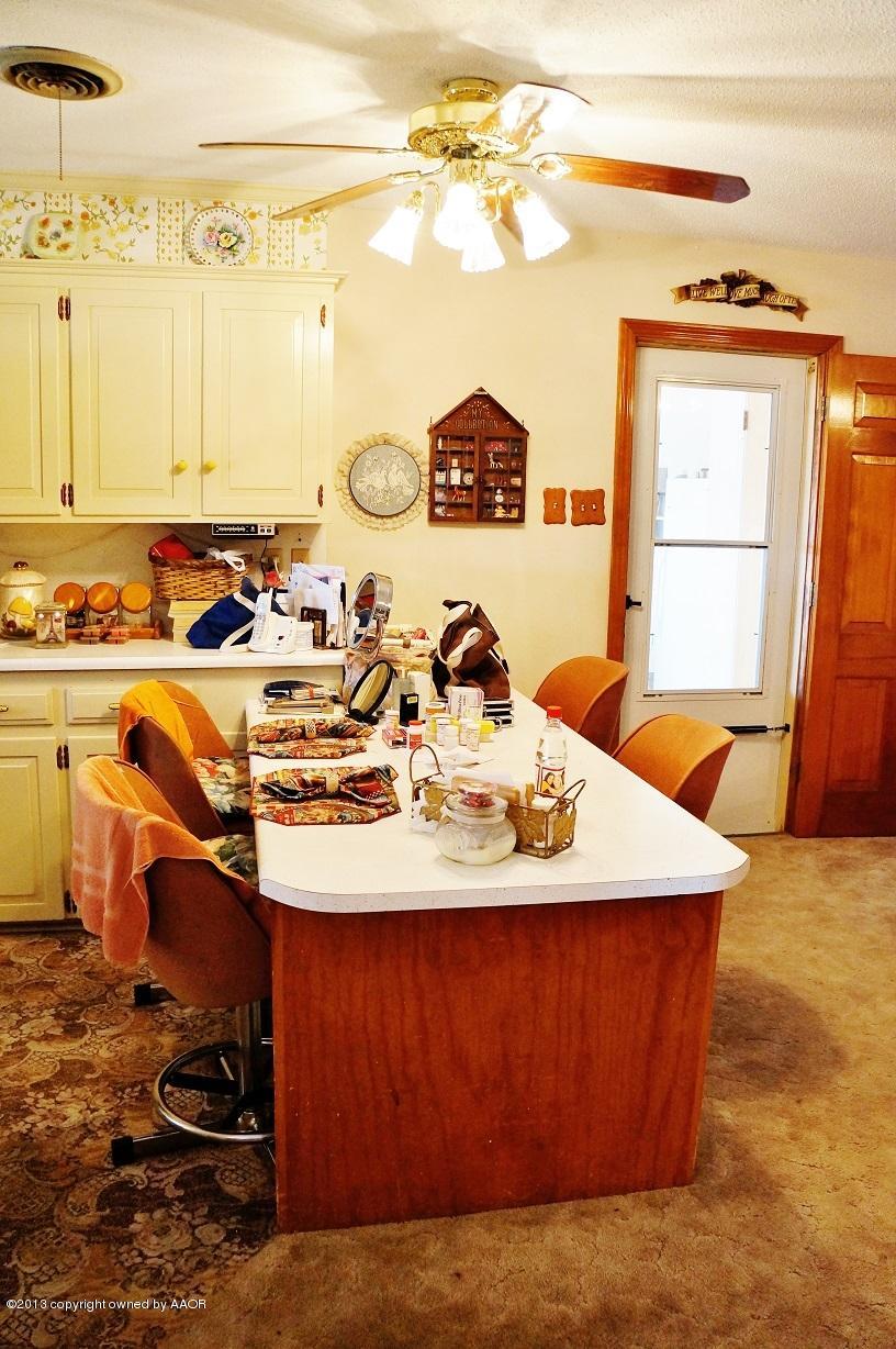 301 Caddo Road Amarillo, TX 79108 - Photo 8 of 22 Kitchen Bar