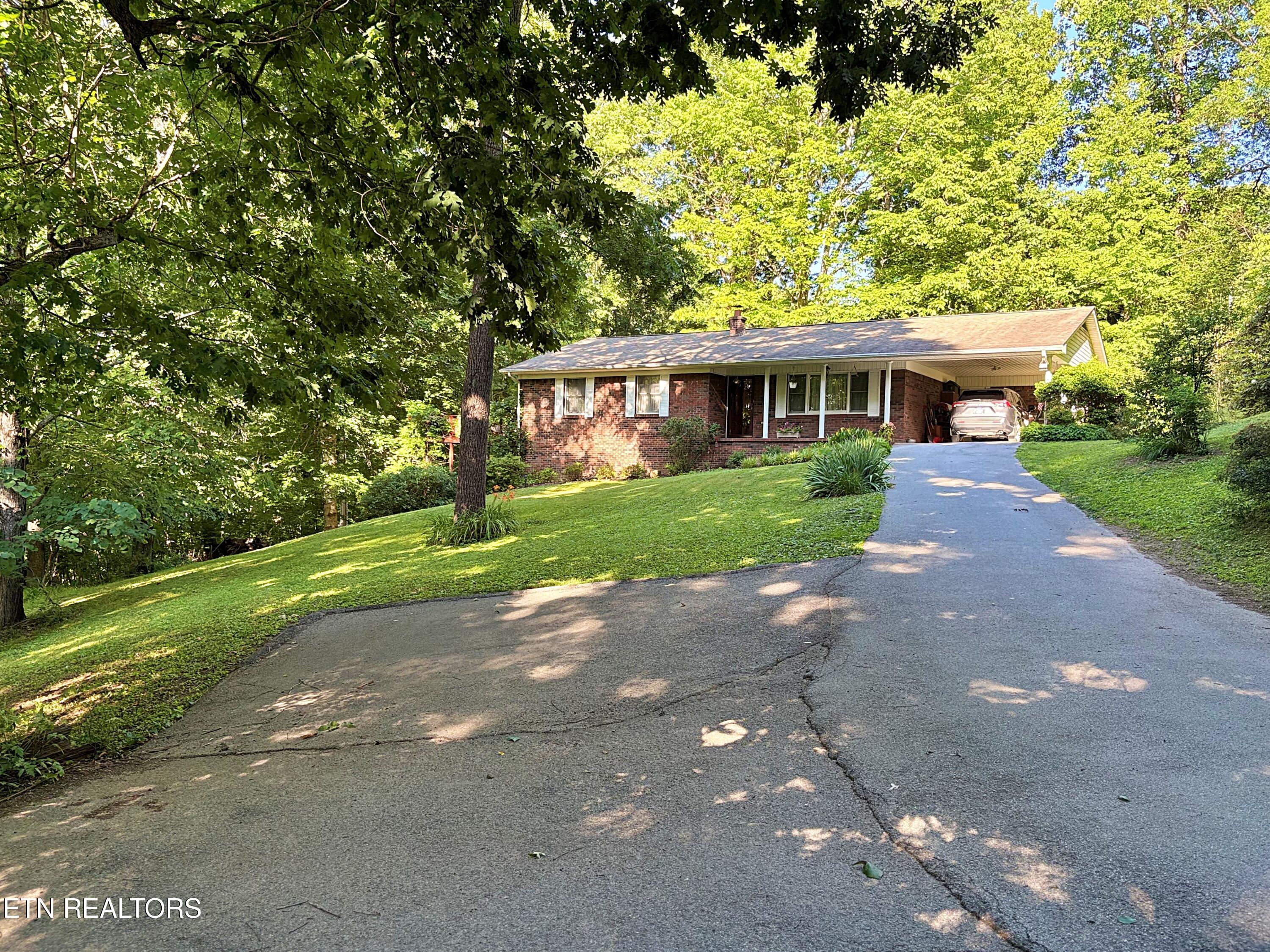 129 Jefferson Street Harrogate, TN 37752 - Photo 4 of 51 IMG_4007