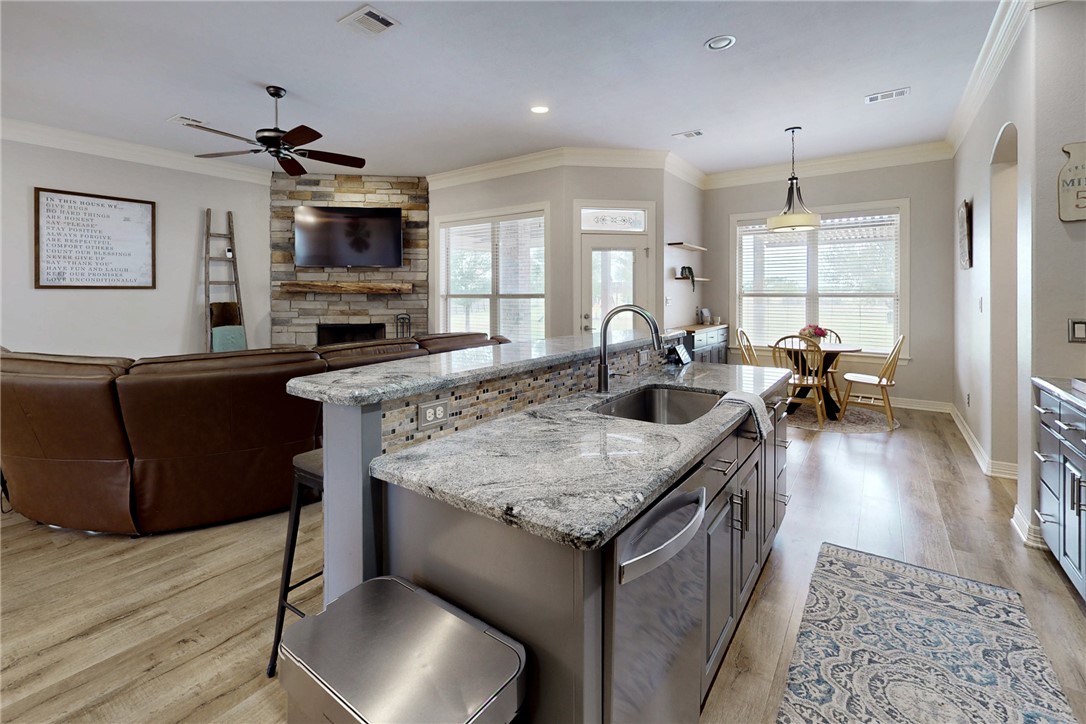 4178 WAGONWHEEL Road Bryan, TX 77808 - Photo 7 of 39