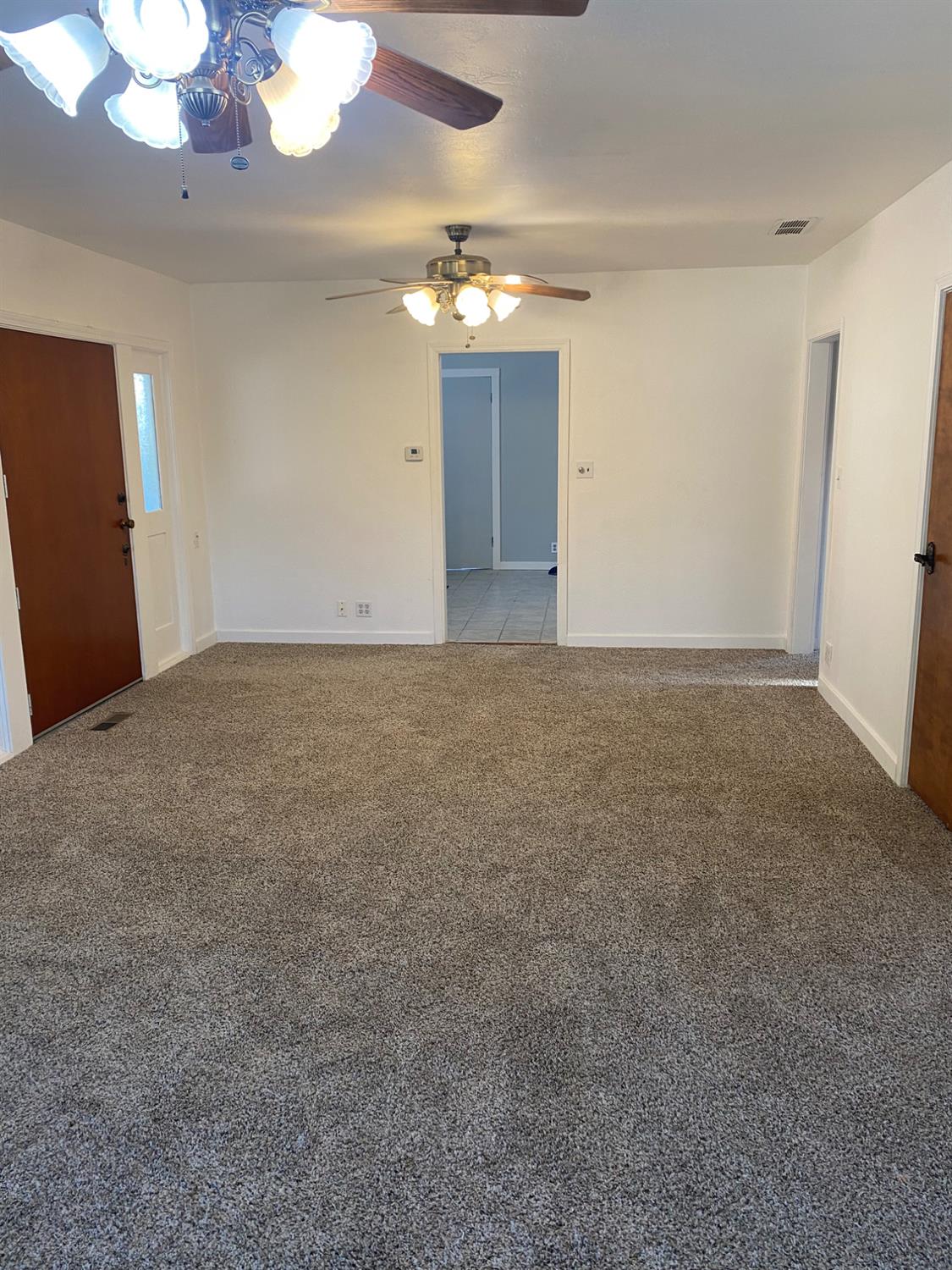947 West Friesen Avenue Reedley, CA 93654 - Photo 11 of 34 a view of an empty room with a chandelier fan
