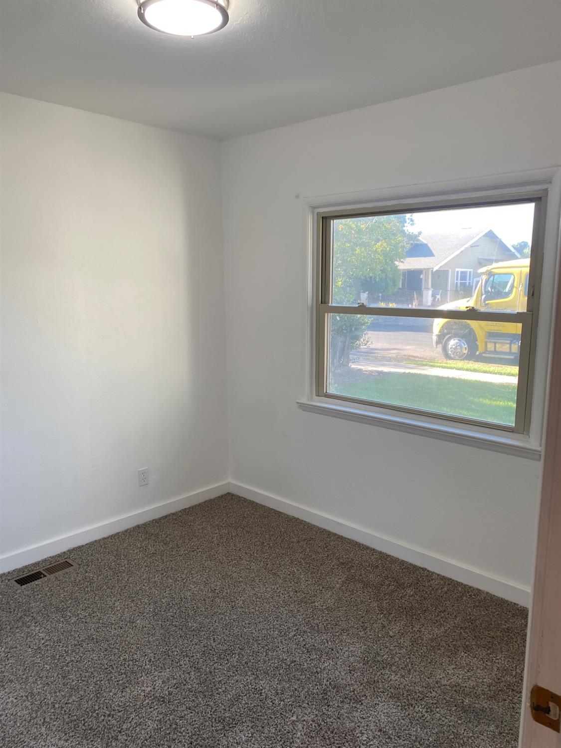 947 West Friesen Avenue Reedley, CA 93654 - Photo 13 of 34 an empty room with a window
