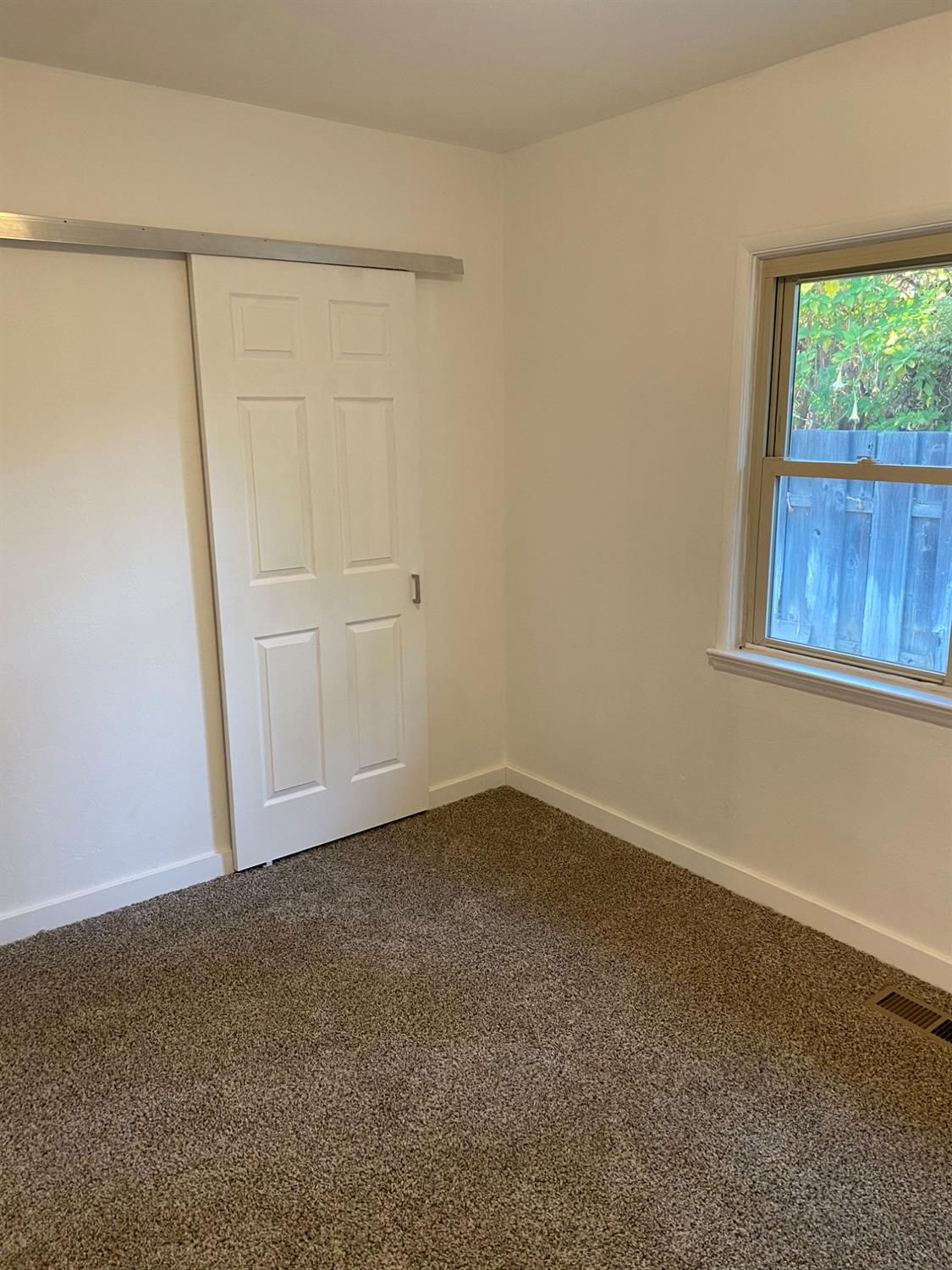 947 West Friesen Avenue Reedley, CA 93654 - Photo 16 of 34 an empty room with a window