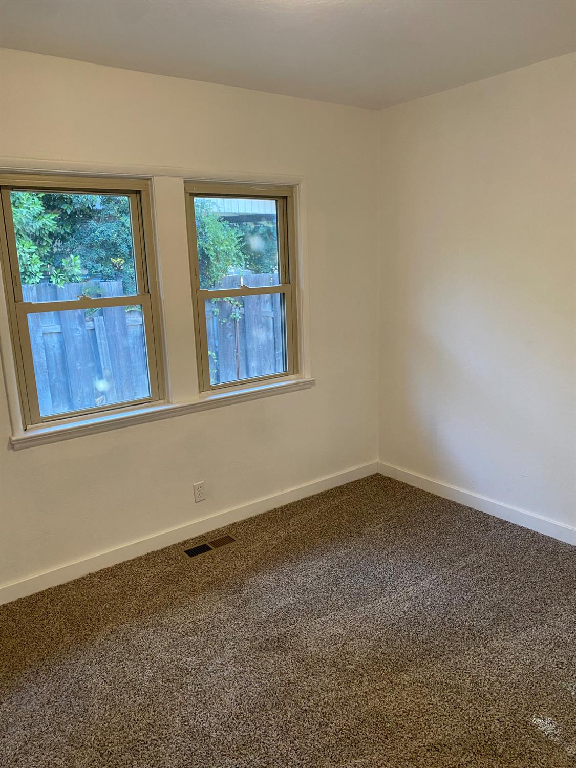 947 West Friesen Avenue Reedley, CA 93654 - Photo 17 of 34 a view of empty room with window