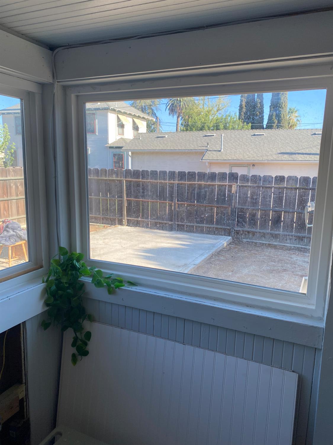 947 West Friesen Avenue Reedley, CA 93654 - Photo 25 of 34 a bathroom with a bathtub and shower