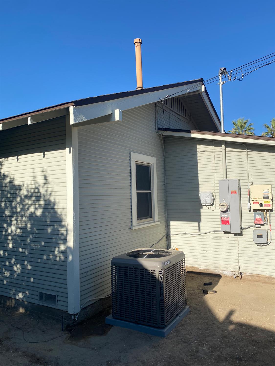 947 West Friesen Avenue Reedley, CA 93654 - Photo 32 of 34 a outdoor space with balcony