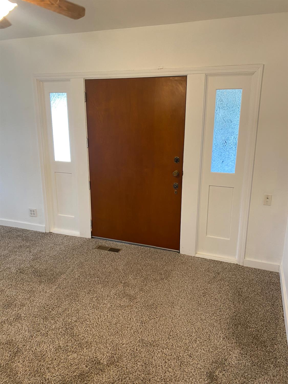 947 West Friesen Avenue Reedley, CA 93654 - Photo 10 of 34 an empty room with windows