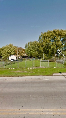 a view of a golf course