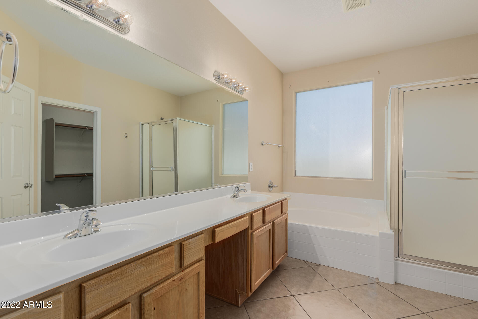14440 West Redfield Road Surprise, AZ 85379 - Photo 14 of 36 a bathroom with a tub sink and mirror