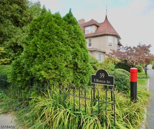 $1,975 | 39 North Mountain Avenue, Unit 5, Montclair, NJ 07042