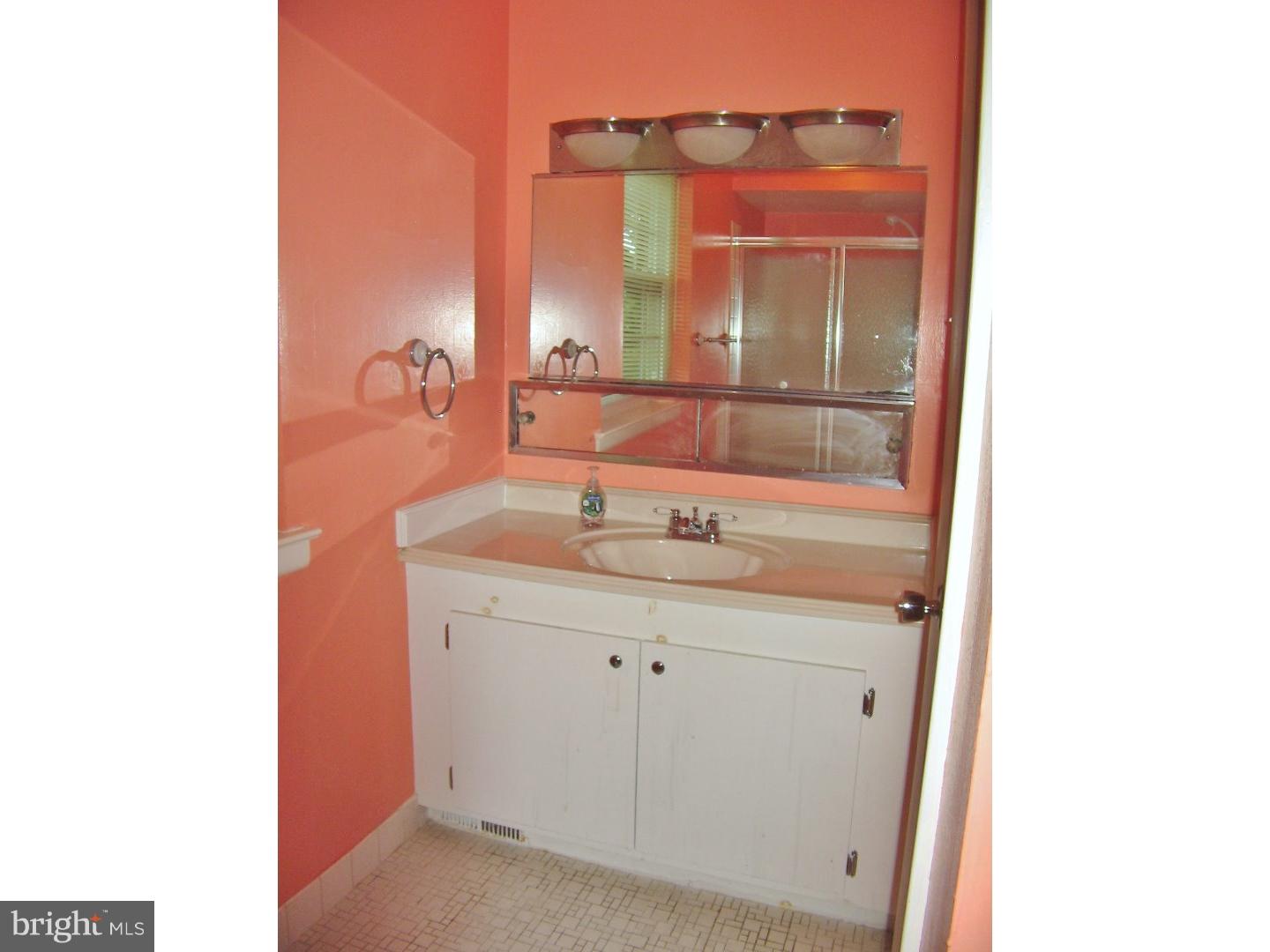 11021 Rennard Street Philadelphia, PA 19116 - Photo 12 of 25 Gallery Image 12