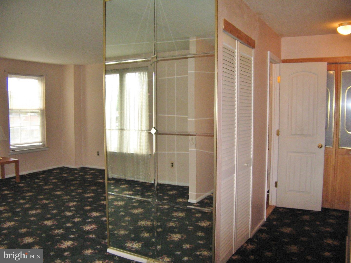 11021 Rennard Street Philadelphia, PA 19116 - Photo 5 of 25 Gallery Image 5