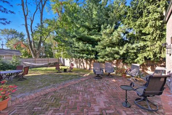 $2,300,000 | 522 Napoleon Street, South Bend, IN 46617