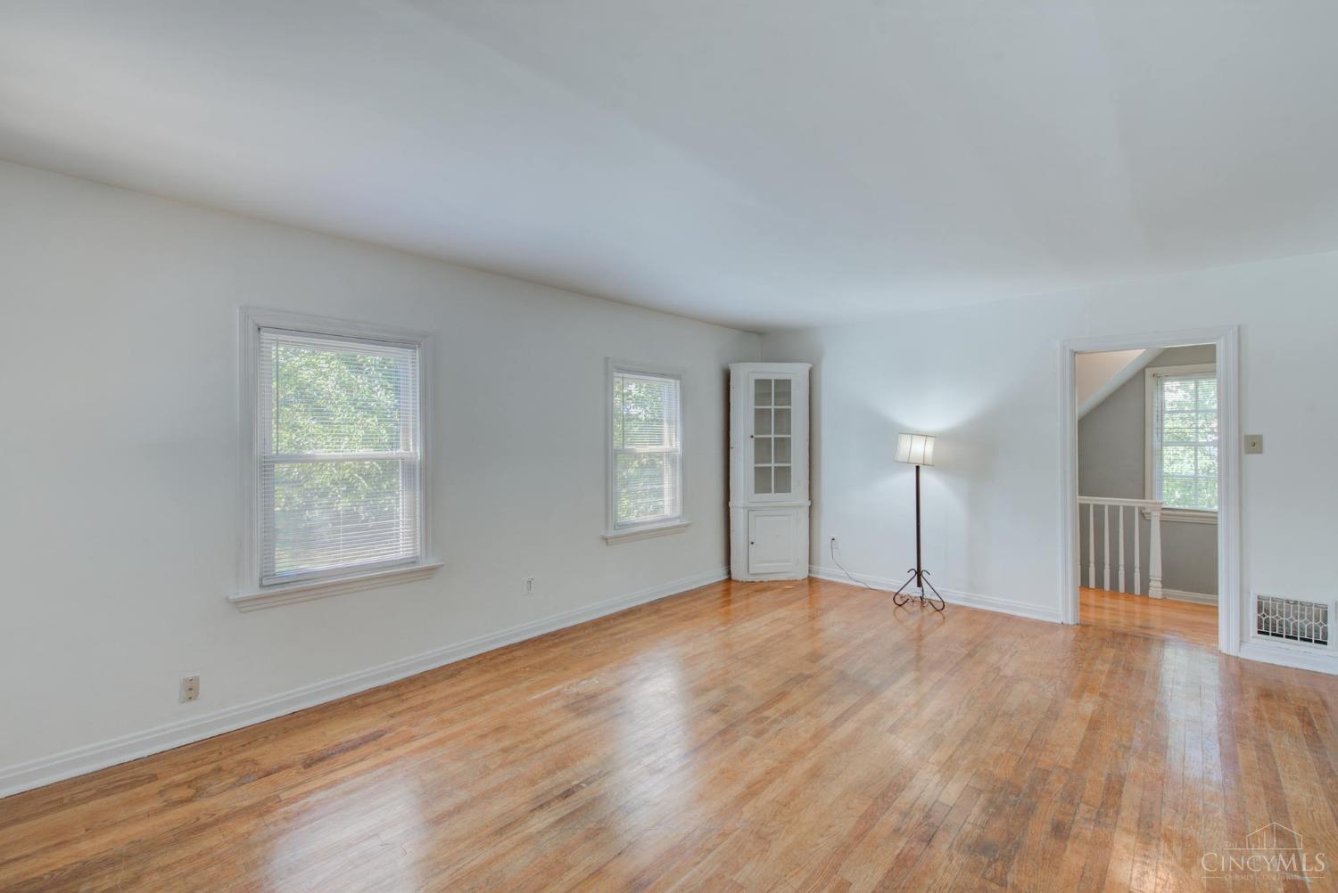 6508 Plainfield Road Silverton, OH 45236 - Photo 4 of 43