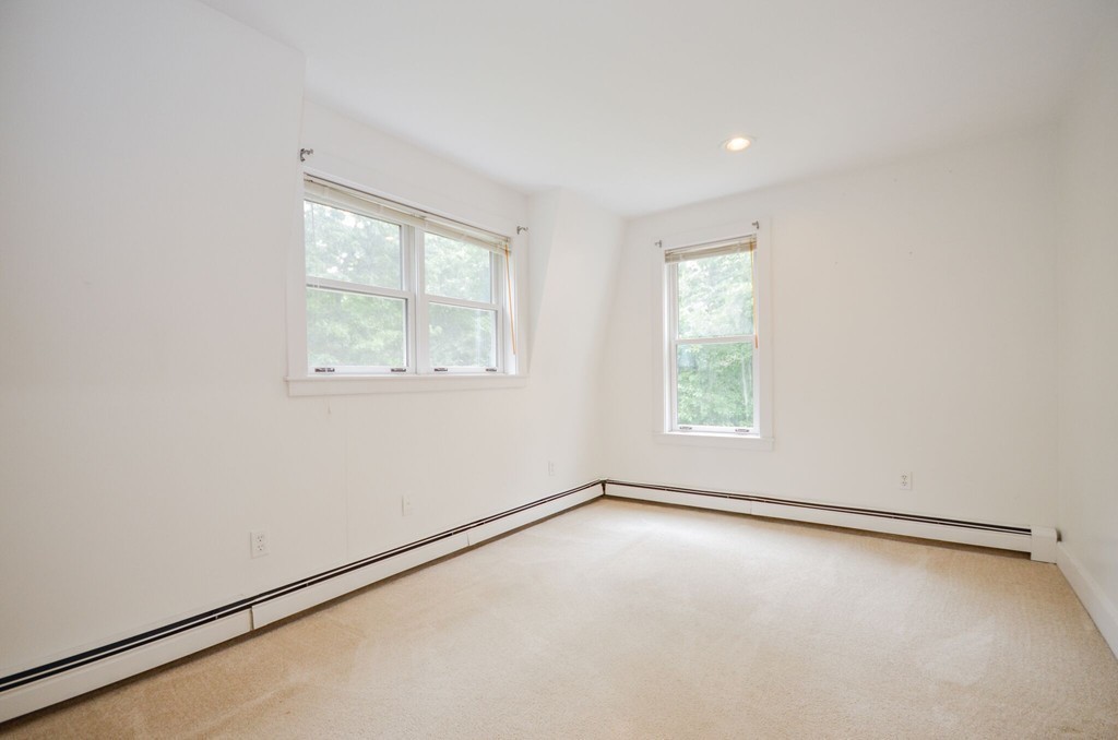 544 Point Road Marion, MA 02738 - Photo 18 of 25 an empty room with a window