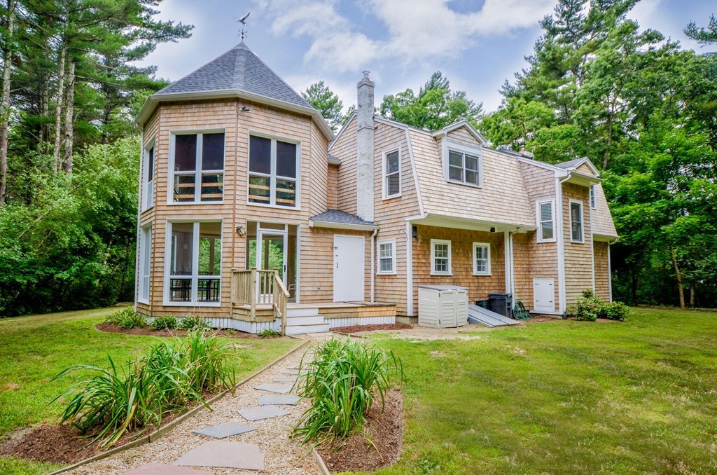 544 Point Road Marion, MA 02738 - Photo 2 of 25 a front view of a house with a yard