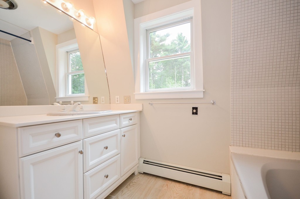 544 Point Road Marion, MA 02738 - Photo 22 of 25 a bathroom with a sink a mirror and a bathtub