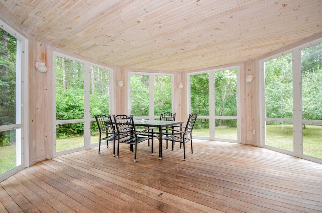 544 Point Road Marion, MA 02738 - Photo 5 of 25 a dining room with furniture and wooden floor
