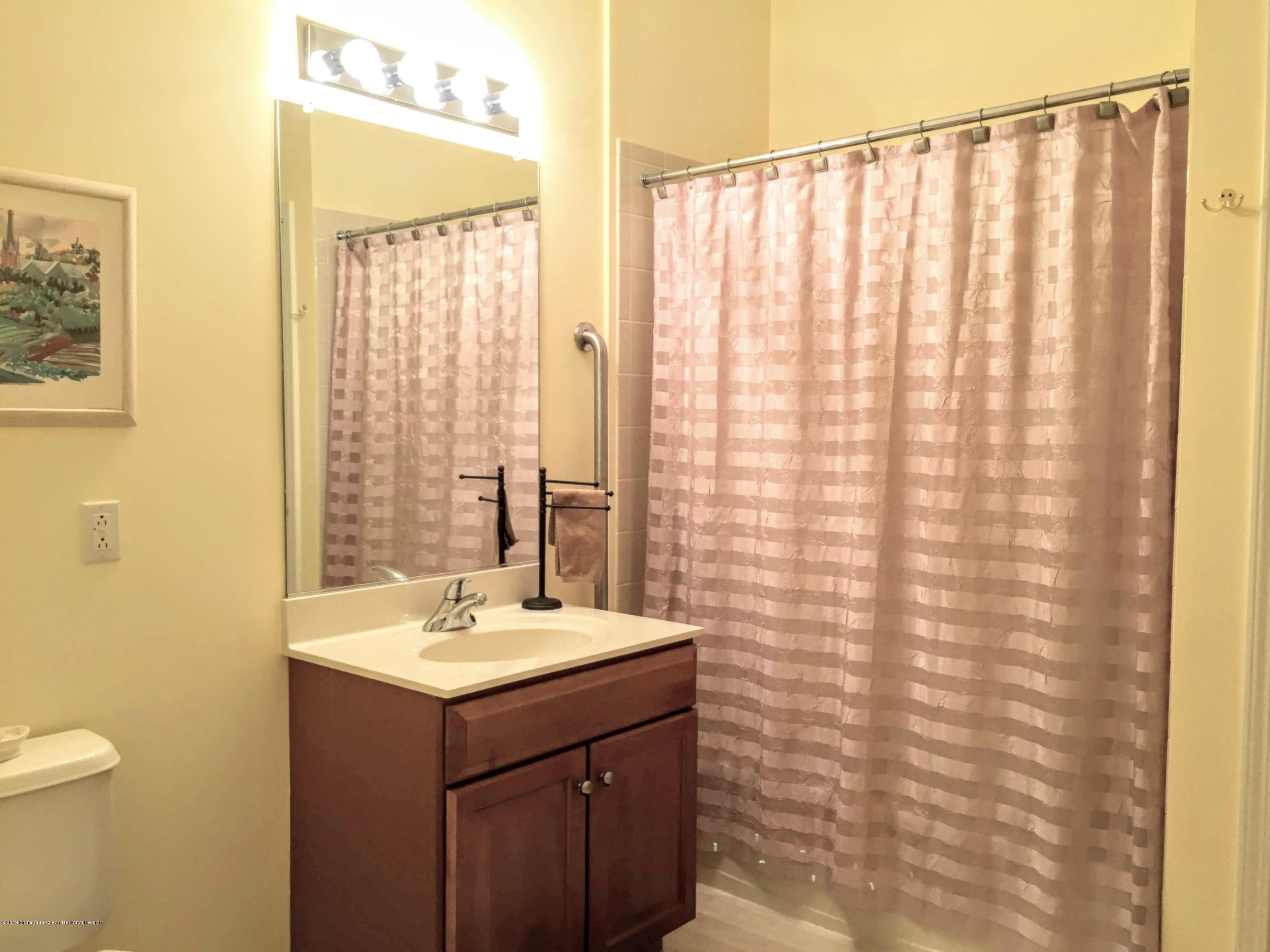 540 Cranbury Road, Unit 419 East Brunswick, NJ 08816 - Photo 15 of 42 a bathroom with a sink and a mirror