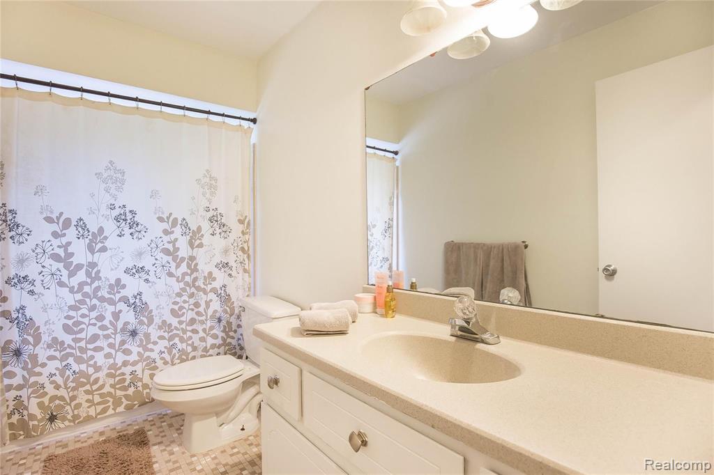 2695 Emmons Avenue Rochester Hills, MI 48307 - Photo 12 of 16