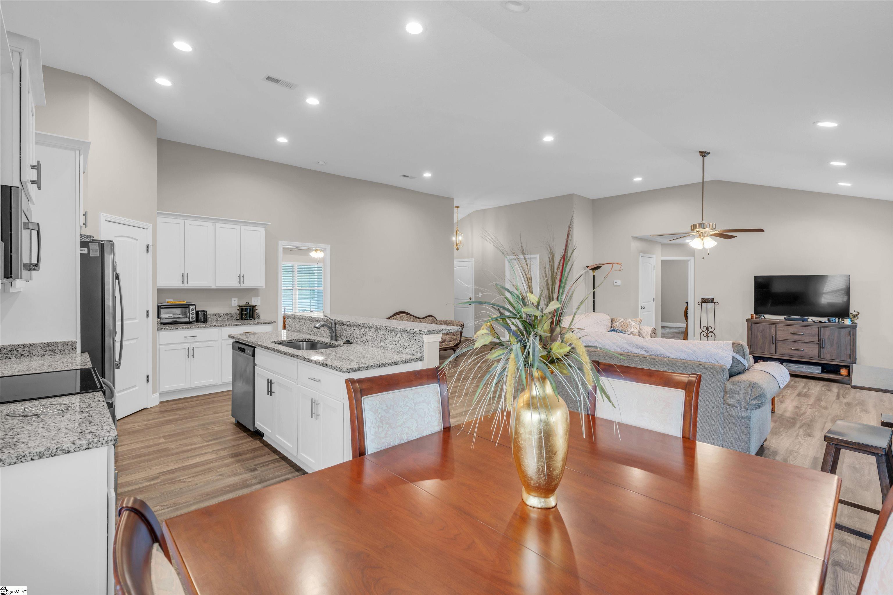 422 Thiago Court Lyman, SC 29365 - Photo 13 of 26