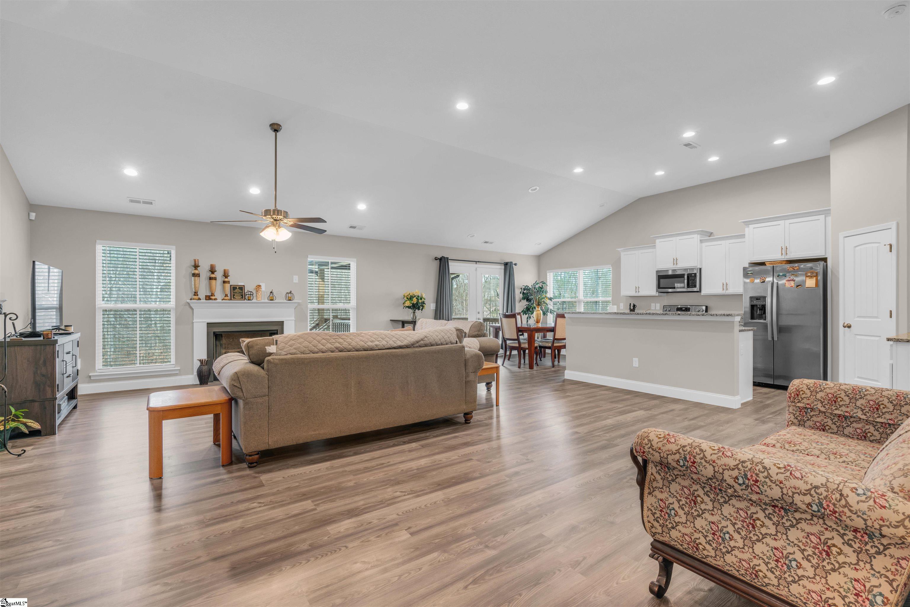 422 Thiago Court Lyman, SC 29365 - Photo 5 of 26