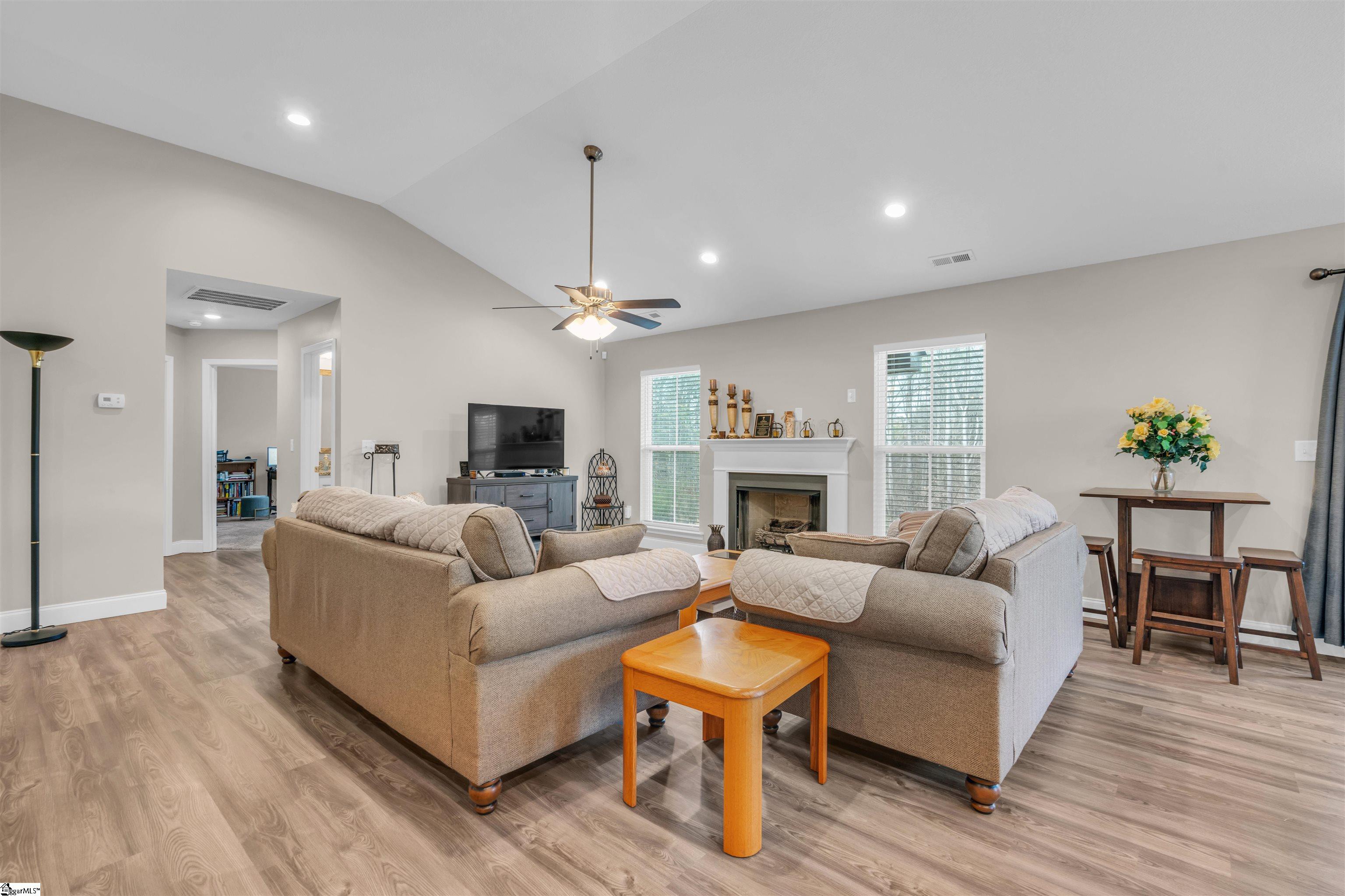 422 Thiago Court Lyman, SC 29365 - Photo 6 of 26