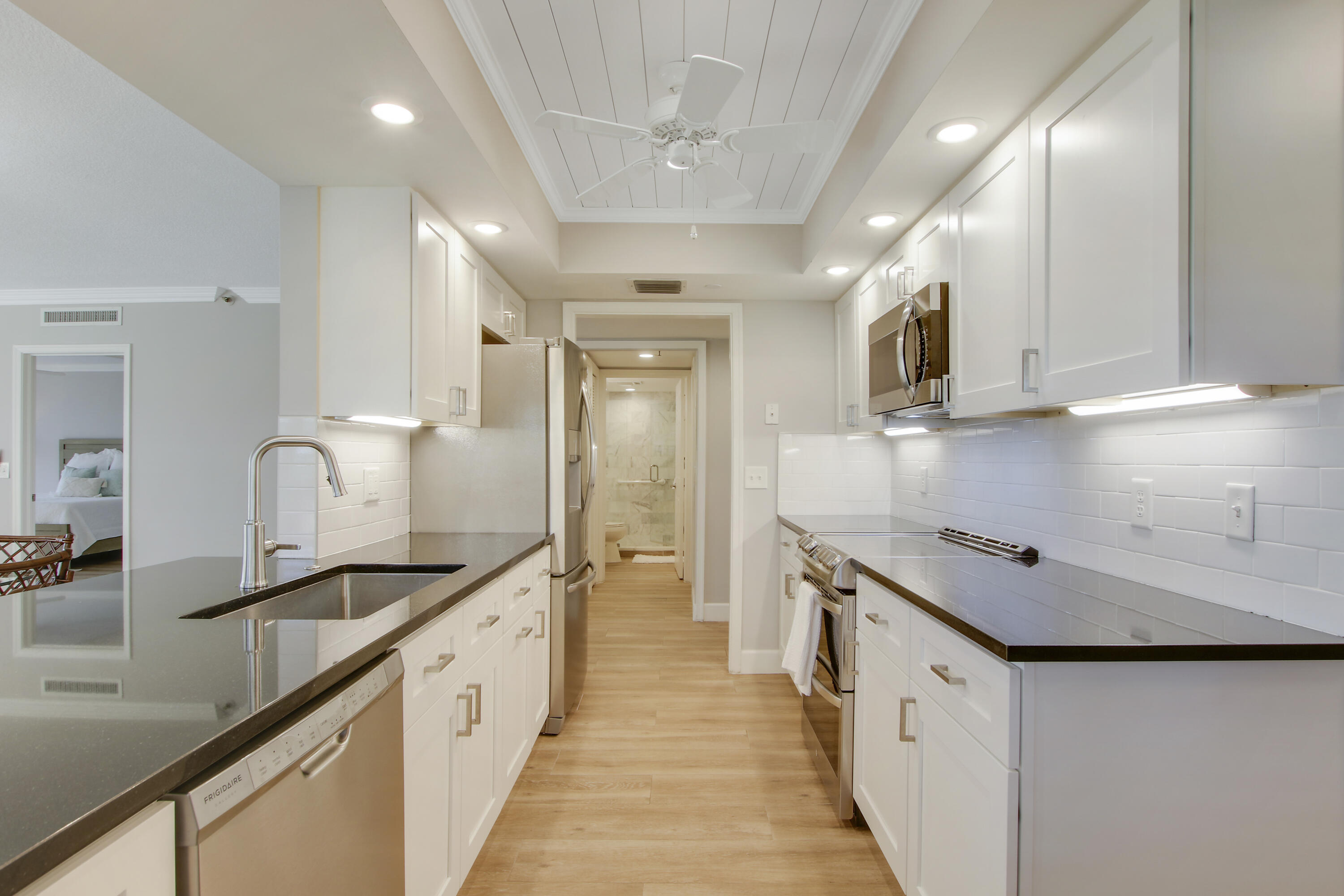 356 Golfview Road, Unit 101 North Palm Beach, FL 33408 - Photo 10 of 25 Stainless steel appliances