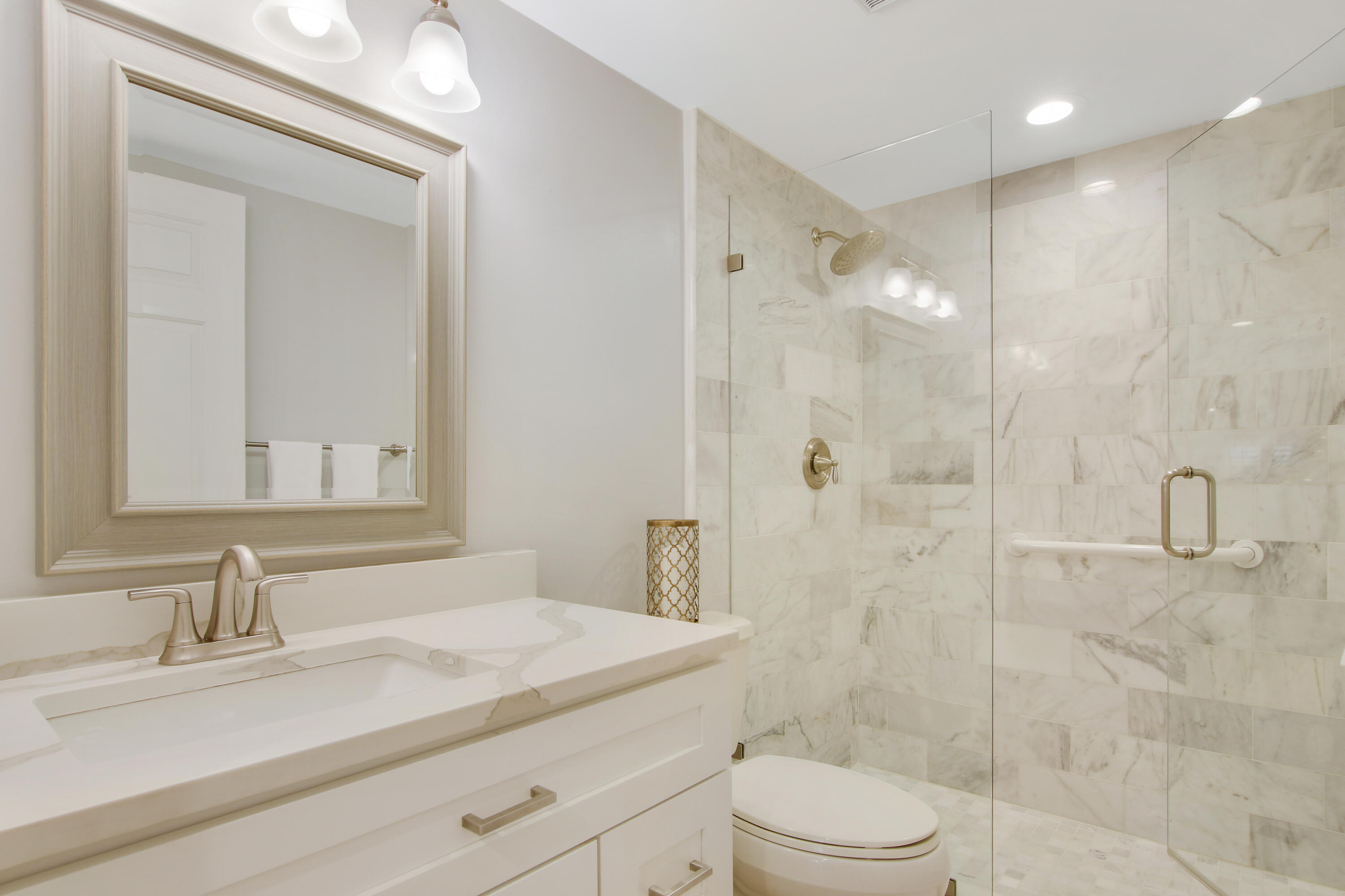 356 Golfview Road, Unit 101 North Palm Beach, FL 33408 - Photo 16 of 25 Guest Bathroom