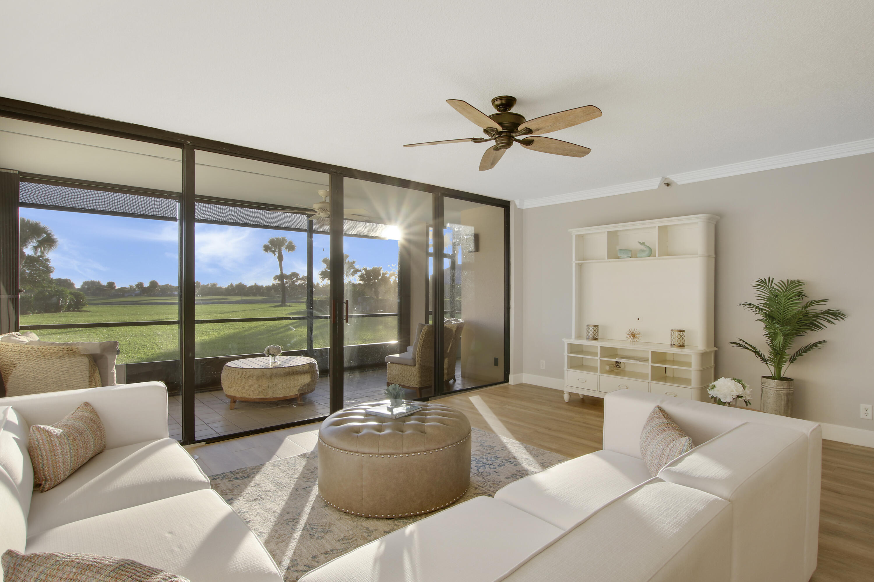 356 Golfview Road, Unit 101 North Palm Beach, FL 33408 - Photo 4 of 25 Indoor/outdoor Living