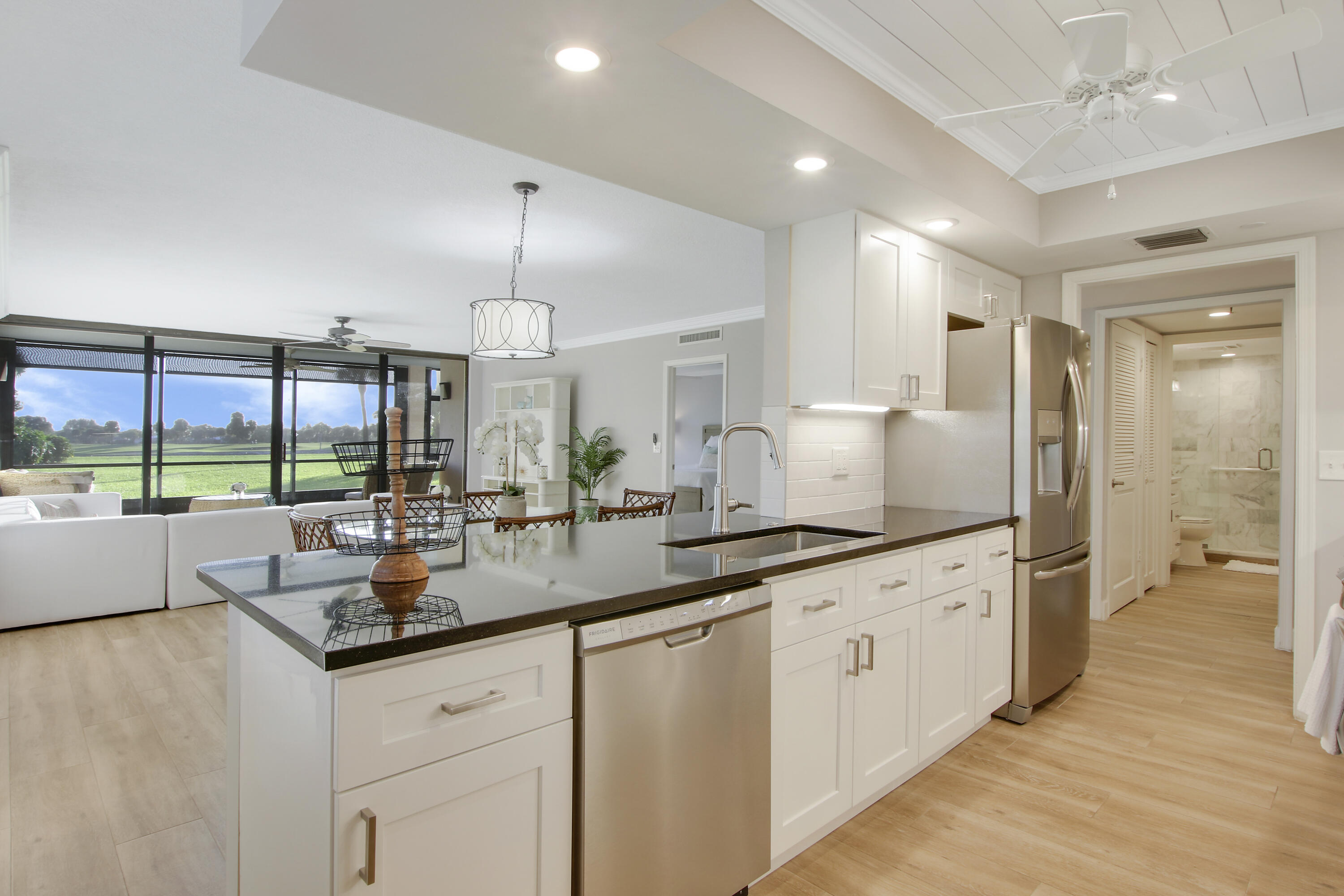 356 Golfview Road, Unit 101 North Palm Beach, FL 33408 - Photo 9 of 25 Updated Kitchen