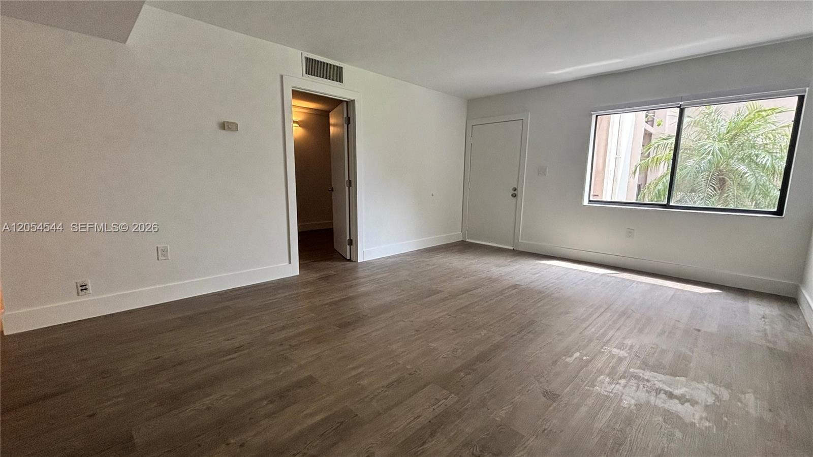 8540 Southwest 133rd Avenue Road, Unit 219 Miami, FL 33183 - Photo 4 of 32 Living/Dining area