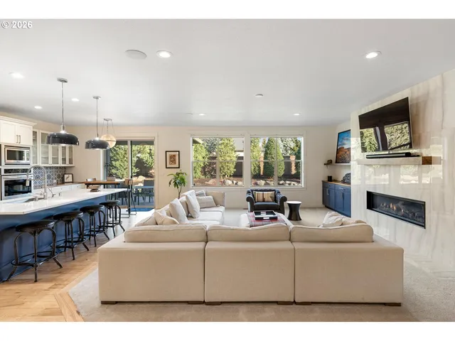 $1,095,000 | 14205 Northwest 56th Avenue, Vancouver, WA 98685