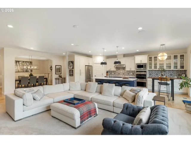 $1,095,000 | 14205 Northwest 56th Avenue, Vancouver, WA 98685