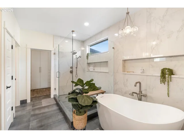 $1,095,000 | 14205 Northwest 56th Avenue, Vancouver, WA 98685