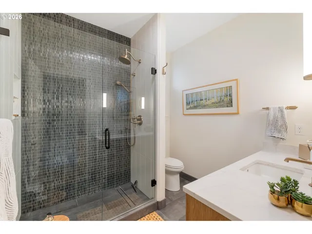 $1,095,000 | 14205 Northwest 56th Avenue, Vancouver, WA 98685