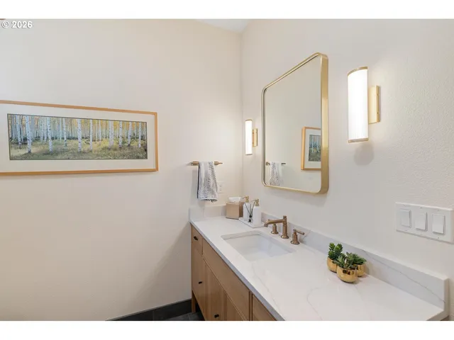 $1,095,000 | 14205 Northwest 56th Avenue, Vancouver, WA 98685