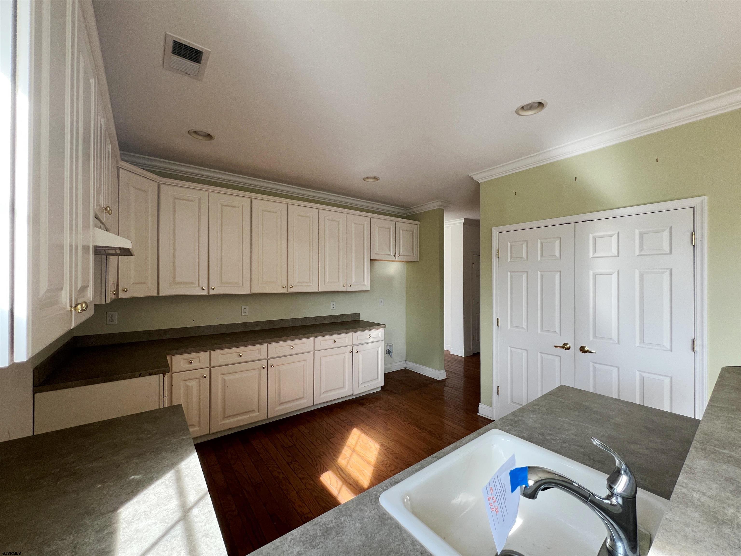 8 Manchester Street Galloway Township, NJ 08205 - Photo 7 of 31 a room with two beds and a couch