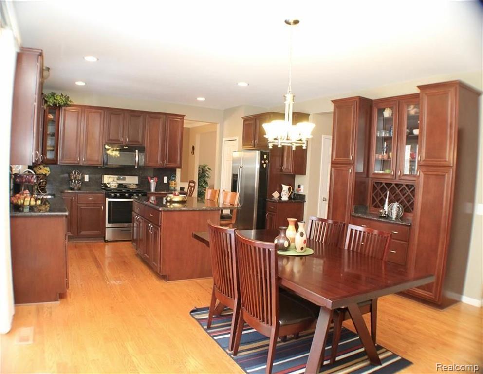 411 Mystic Valley Rochester Hills, MI 48307 - Photo 9 of 30