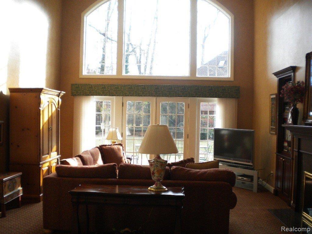 1038 Bishop Road Grosse Pointe, MI 48230 - Photo 9 of 25 058