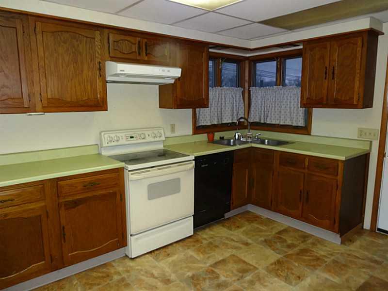 619 Old Rte 8 Harrisville, PA 16038 - Photo 4 of 18 Kitchen.