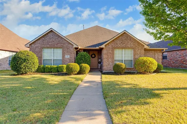 $2,250 | 706 Gateway Bend, Wylie, TX 75098